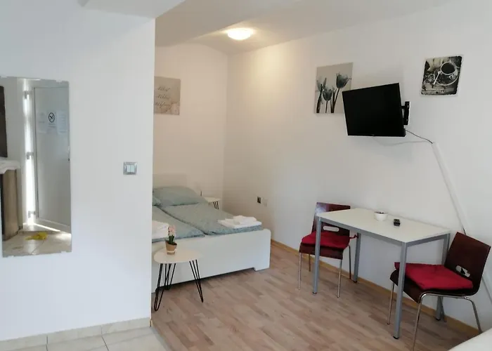 Apartmenthaus Beim Lkh I Free Parking I Self Check-in بيت ضيافة