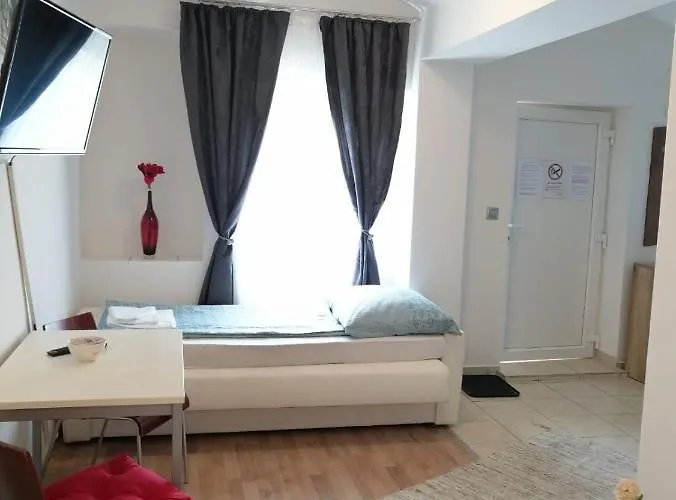 Apartmenthaus Beim Lkh I Free Parking I Self Check-in בית הארחה