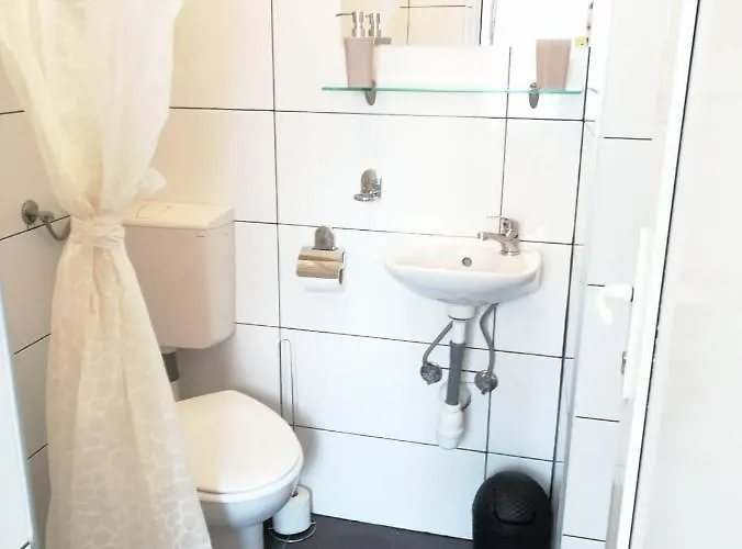 Apartmenthaus Beim Lkh I Free Parking I Self Check-in Pensionat Graz