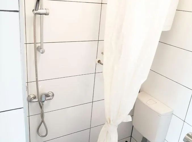 Apartmenthaus Beim Lkh I Free Parking I Self Check-in Pensionat Graz