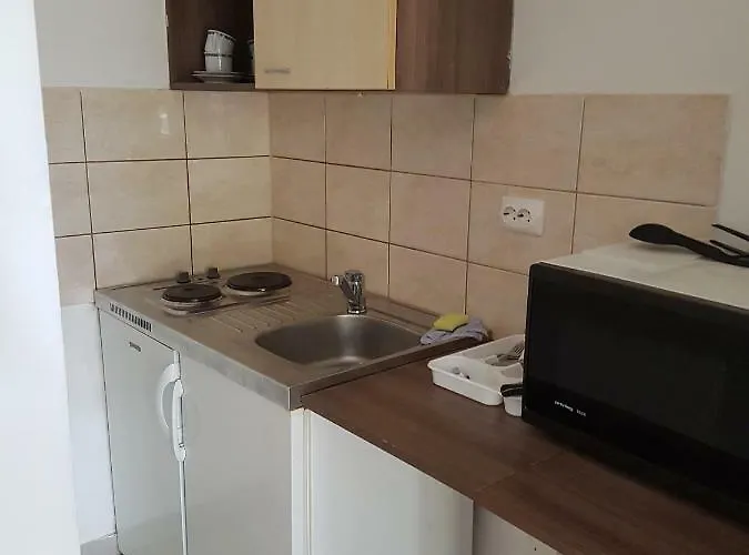 Apartmenthaus Beim Lkh I Free Parking I Self Check-in Pensionat Graz